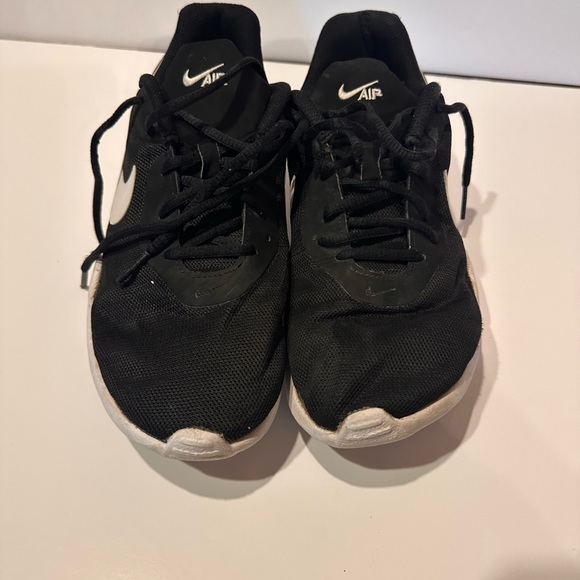 Black Nike Air - Women’s Size 10 - EUC - Picture 4 of 6